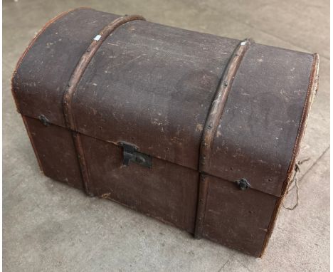 An earl 20th Century fitted dome topped steamer trunk 