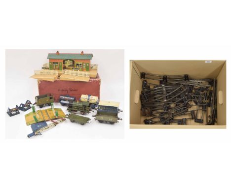 Selection of Hornby Series 0 gauge model railway trains and accessories,&nbsp;to include a Great Western locomotive, rolling 