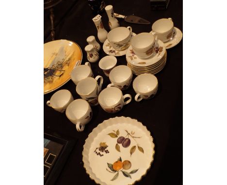 Quantity of Royal Worcester Evesham Gold ceamics