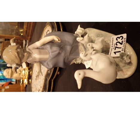 Lladro Hurry Now Girl with Geese 