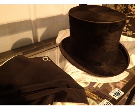 Harrods gents scarf with top hat and white waistcoat   CONDITION REPORT:  Inner circumference of top hat = 57 cm.Front to bac