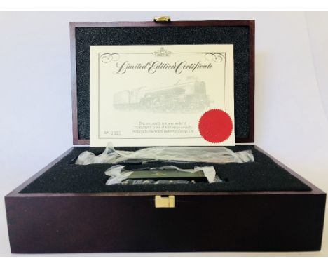 Bachmann 32-550 OO gauge 2001 wooden case presentation box BR Green Tornado 60163 steam locomotive limited edition certificat