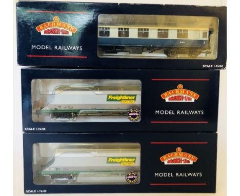 Bachmann OO gauge 100 ton Freightliner hopper wagons and a BR mk1 blue grey passenger coach all near mint boxed in excellent 
