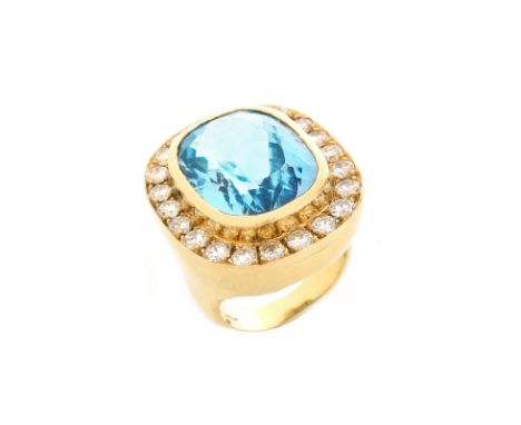 Vintage Approx. 18.0 Carat Oval Cut Aquamarine, 2.50 Carat Round Brilliant Cut Diamond and 18 Karat Yellow Gold Ring. Aquamar