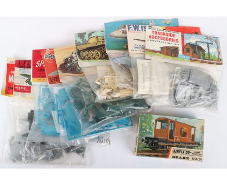 Quantity of Plastic Kits, Including: Airfix 1:32 scale 1930 Le Mans 4½ Litre Supercharged Bentley, Airfix 00- Limeted Product