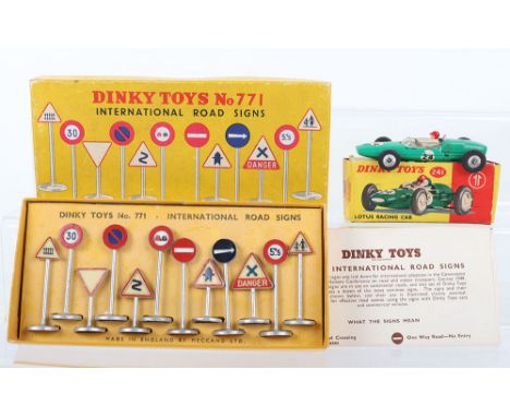 Dinky Toys boxed 771 International Road Signs, set containing twelve signs and leaflet, very good condition, box good a littl