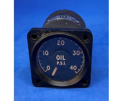 Smiths 02 Oil Pressure Gauge 26V. Seriel No. 8609. 4. 5inches in length by 2. 5inches in height. Good used condition, a good 