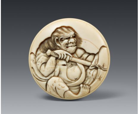 Manjū-Netsuke. Elfenbein. Mitte 19. Jh.Sign.: KōgyokusaiIn versenktem Relief sitzender Yojō, der das Gewand seines neuen Herr