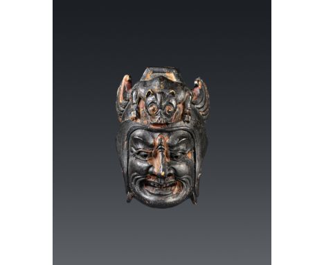 Gigaku-Masken-Netsuke. Holz mit Farbresten. Spätes 19./frühes 20. Jh.Sign. auf dem rückseitigen Steg: Tessai tō und kaōKopf m