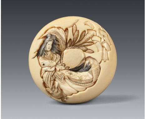 Sehr großes manjū-Netsuke. Elfenbein. Ca. 1860-1890Sign.: Hakusai und kaōIn versenktem Relief Tamamo Mae, die eigentlich ein 