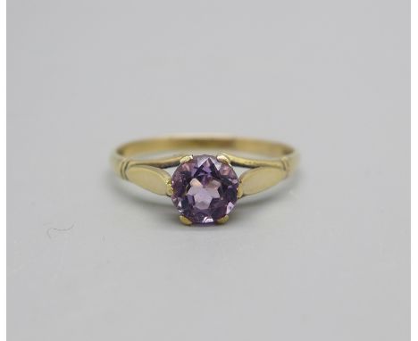 A 9ct gold and amethyst solitaire ring, 1.8g, R 