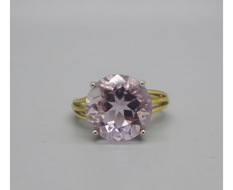 A silver gilt Rose de France amethyst solitaire ring, N 