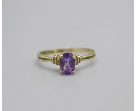 A 9ct gold and amethyst solitaire ring, 0.9g, O 