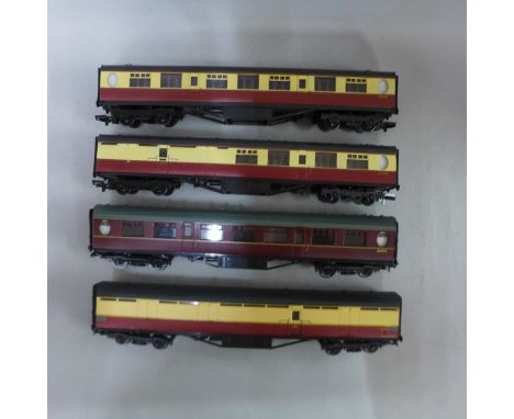 Four Bachmann 00 gauge model railway coaches 