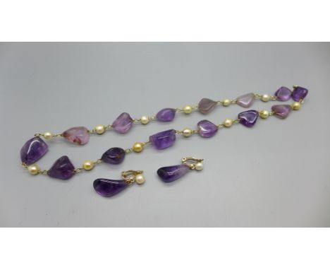 An amethyst quartz and pearl necklace and a similar pair of earrings 
