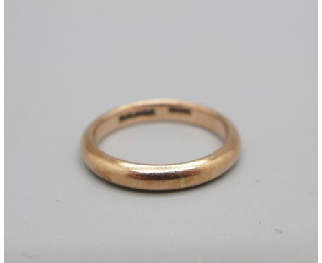 A 9ct rose gold wedding band, 2.7g, K 