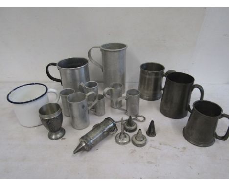 Pewter tankards, enamel cup and metal kitchenalia