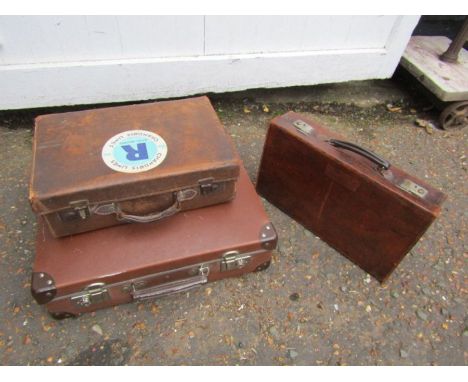3 Vintage suitcases&nbsp;