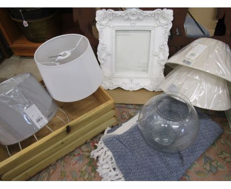 Decor lot to include lampshades, designer blanket, m&amp;s decorative heavy photo frame, vase, duck brushes and sundry items