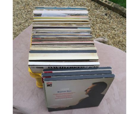Great lot including full price label releases.EMI, Columbia, Decca and DG to name but a few.Plastic crate is included.There i