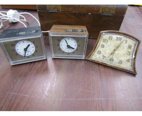 A vintage clock and 2 retro alarm clocks&nbsp;