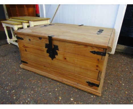 A mexican pine coffee table/trunk double lift up top