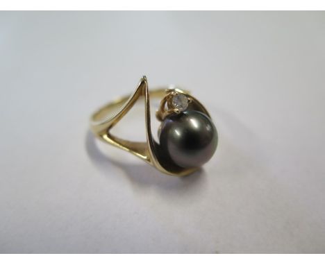 A 14ct gold ring inset with Thai Haitian pearl and diamond, stamped 14K, weight approx 6.6 grams, size Q, minor surface scrat