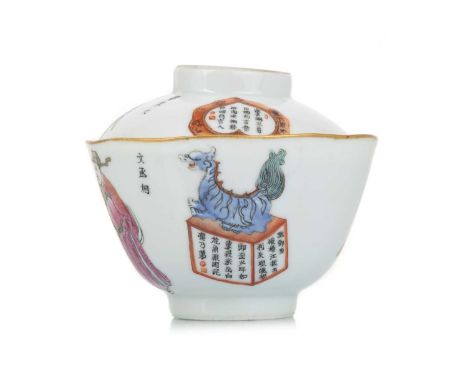 CHINESE PORCELAIN WU SHUANG PU LIDDED BOWL, DAOGUANG MARK, LATE 19TH / EARLY 20TH CENTURY decorated with figures and script, 