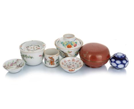 COLLECTION OF CHINESE PORCELAIN, LATE 19TH / EARLY 20TH CENTURY comprising two pin dishes, each with six character mark to ba
