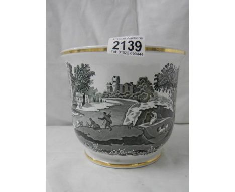 A mid 20th centure Spode jardiniere, 7" diameter x 6" tall. ****Condition report**** No chips or cracks. No signs of restorat