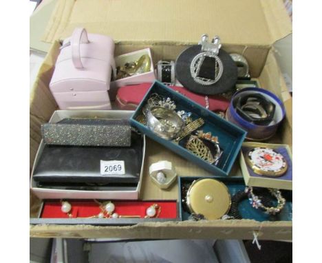 A good lot of costume jewellery together with 2 Stratton compacts, approximately 50 items.