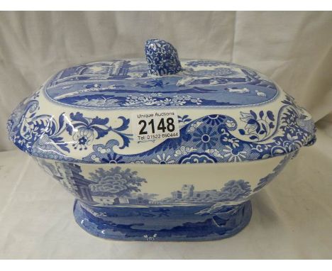 A large Spode Italian tureen. ****Condition report**** Clean condition, no crazing. Lid has a chip on inner rim that sits ins