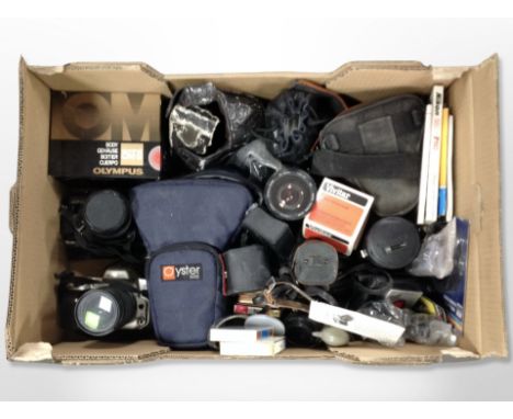 A box of vintage and later cameras, lenses, photography accessories etc 