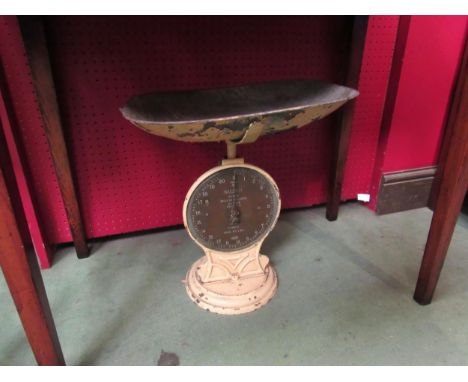 Vintage Salters trade spring balance scales with 1940 military issue mark 