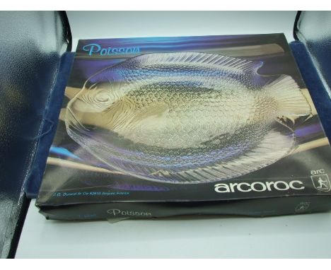 Vintage Arcoroc Poisson Glass Fish Dish and 6 Plates