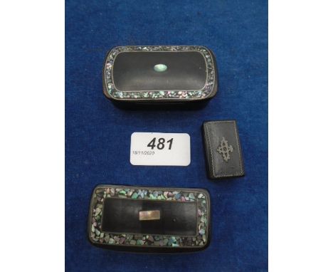 2 Victorian hinged snuff boxes ebonised with mother of pearl mosaic band and centre inlay (approx 7 x 4cm and 6.5 x 3cm) plus