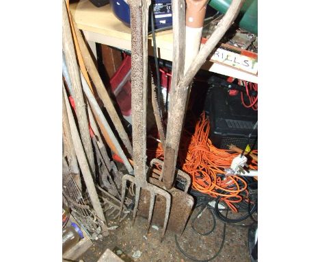 Qty of Assorted Garden Tools etc