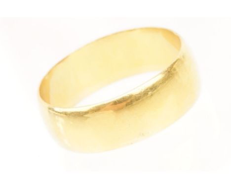 22ct gold hallmarked wedding band ring of D form. Hallmarked Birmingham 1912. Size N.5. 