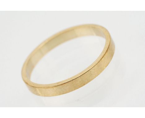 Hallmarked 9ct gold wedding band ring of plain form. Hallmarked Birmingham 2007. Size Z. 