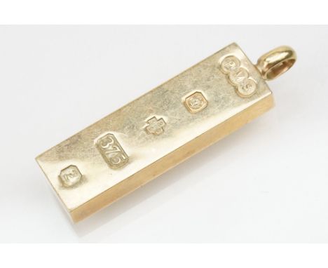 9ct gold ingot pendant. Hallmarked Sheffield 2000. Measures 5cm. 