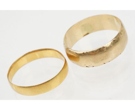 Two gold wedding band rings to include a 22ct gold band (hallmarked Birmingham 1900) and a 9ct gold band ring (hallmarked Lon