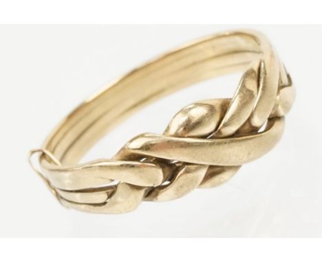 9ct gold puzzle ring of traditional form. Hallmarked Birmingham 1982. Size W.5. 