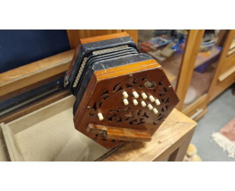 Lachenal &amp; Co Concertina Squeezebox in VGC