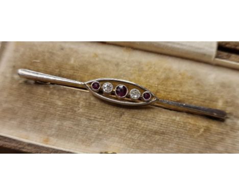Vintage 15ct Gold, Diamond &amp; Garnet Pin Brooch - 4.8g