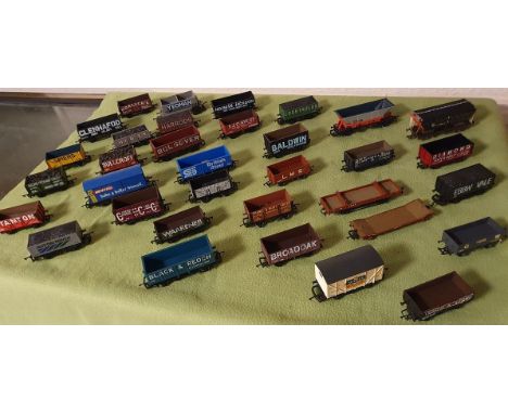 90 assorted OO-Gauge Model Railway Rolling Stock Goods Wagons by Hornby, Lima, Bachmann, Mainline etc