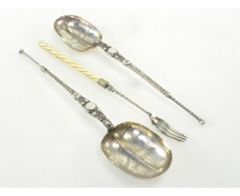 A PAIR OF EDWARD VII SILVER REPLICAS OF THE ANOINTING SPOON LONDON 1901, 6 OZS AND A VICTORIAN PICKLE FORK