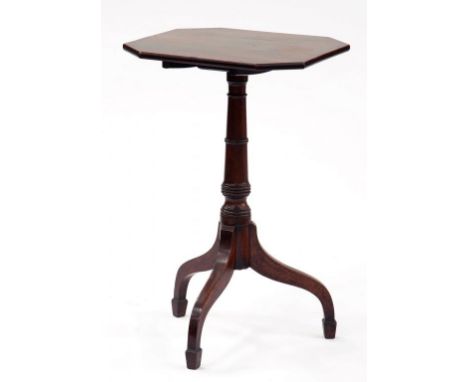AN EARLY 19TH CENTURY MAHOGANY TRIPOD TABLE WITH OCTAGONAL TOP 73CM H 