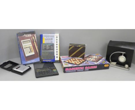 Vintage pocket electronic devices including a Sanyo shaver (seen working), a novelty golf club clock pen stand, etc. 