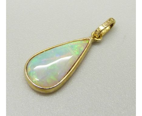 A 14ct gold pendant set with a pear shaped opal, 0.6g 