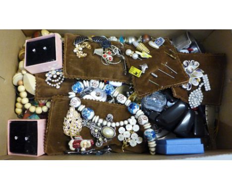 Vintage and modern costume jewellery 